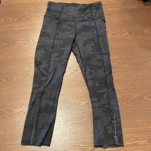 LULULEMON - size 2 - cropped high rise leggings - dark camo